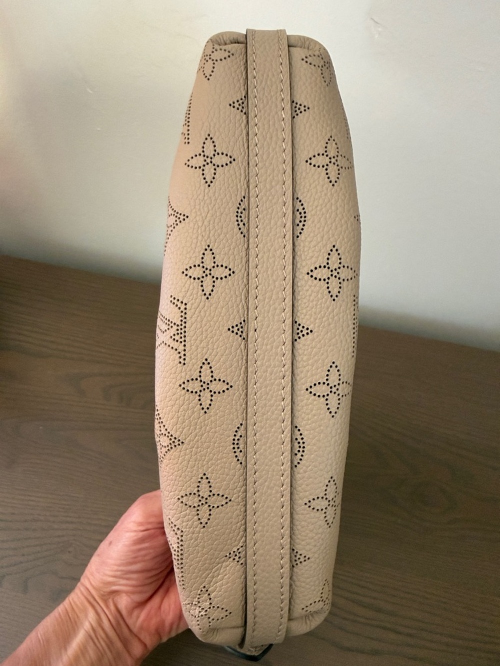 Louis Vuitton Scala Mini Pouch in Taupe Mahina Leather with Strap - Brand New - Picture 3 of 6